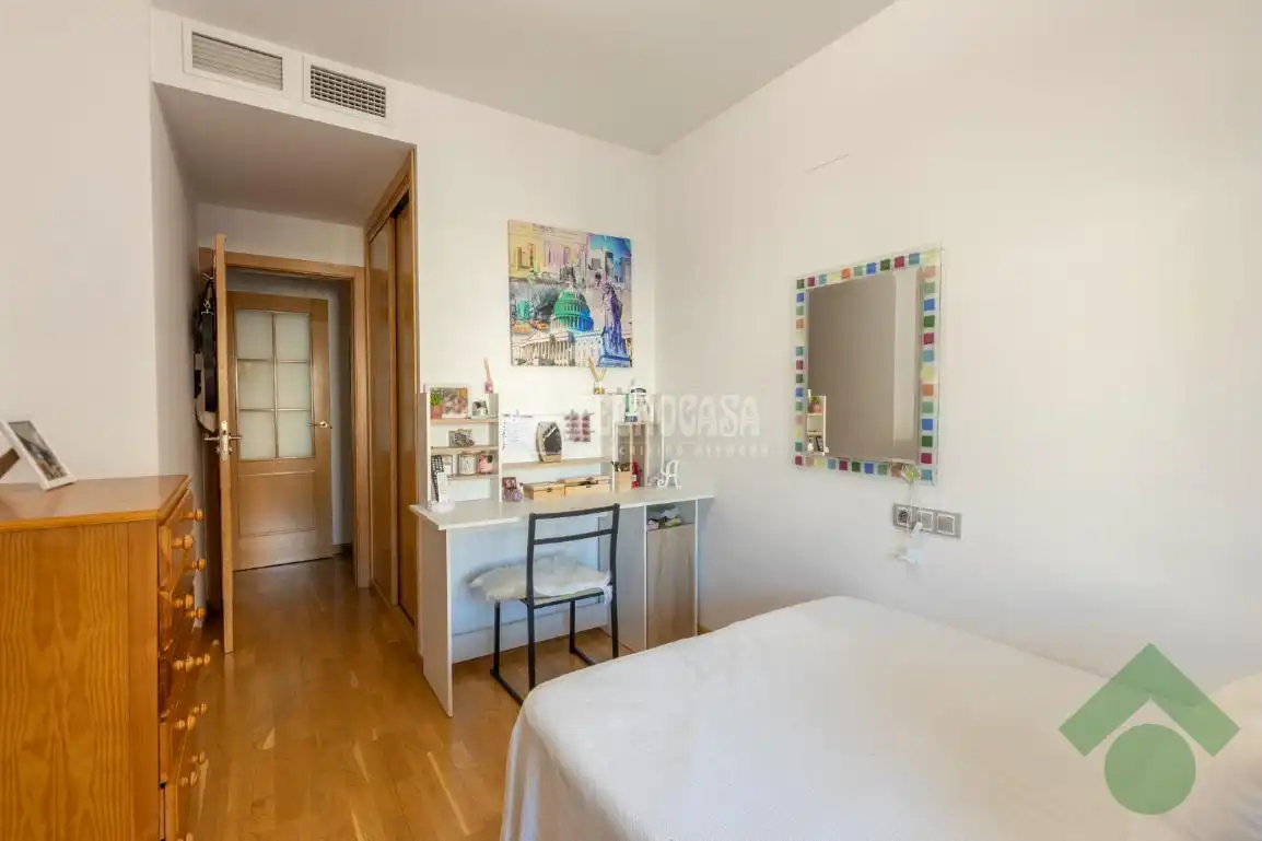 Habitación de Piso en venta en Granada con Aire acondicionado, Calefacción y Piscina comunitaria