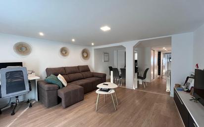 Living room of Flat for sale in Burgos Capital  with Heating and Balcony