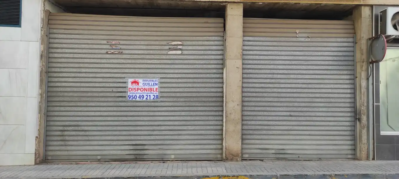 Business premises for sale in Calle Trevélez 1