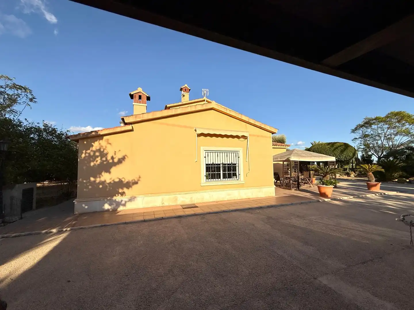 Vista exterior de Casa o xalet en venda en Elche / Elx amb Aire condicionat, Calefacció i Jardí privat