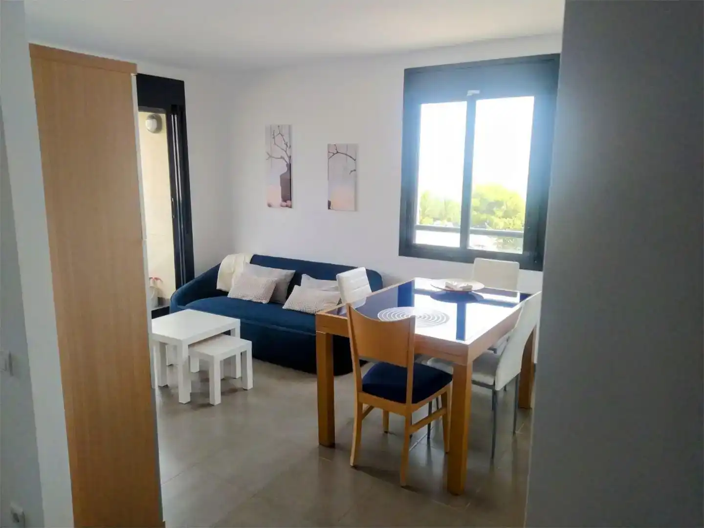 Sala d'estar de Apartament de lloguer en Alcanar amb Aire condicionat, Jardí privat i Piscina