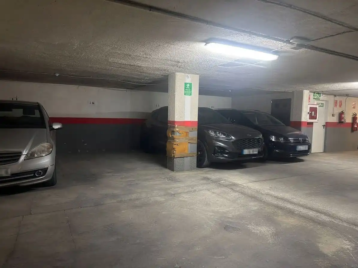 Garage zur Miete in Nou Moles
