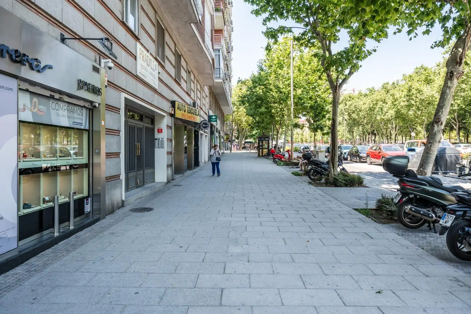 Außenansicht von Geschaftsraum zur Miete in Madrid mit Klimaanlage