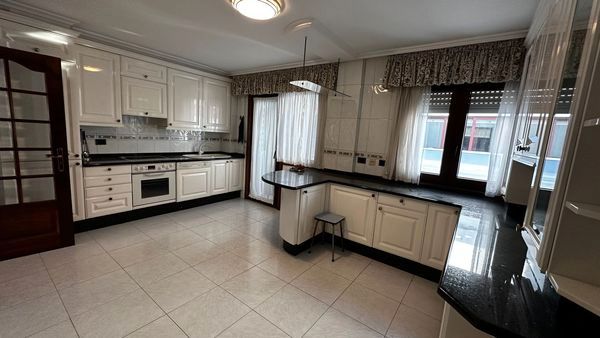 Cocina de Dúplex en venta en Vigo  con Calefacción, Parquet y Terraza