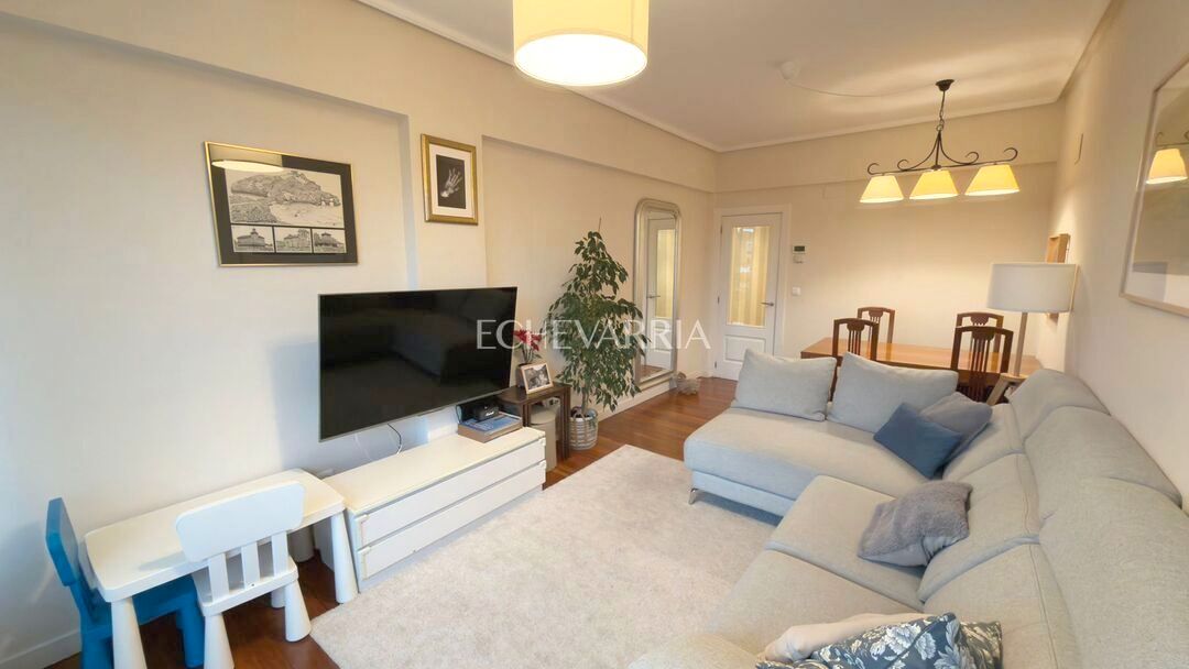 Sala d'estar de Pis en venda en Getxo  amb Calefacció, Terrassa i Traster