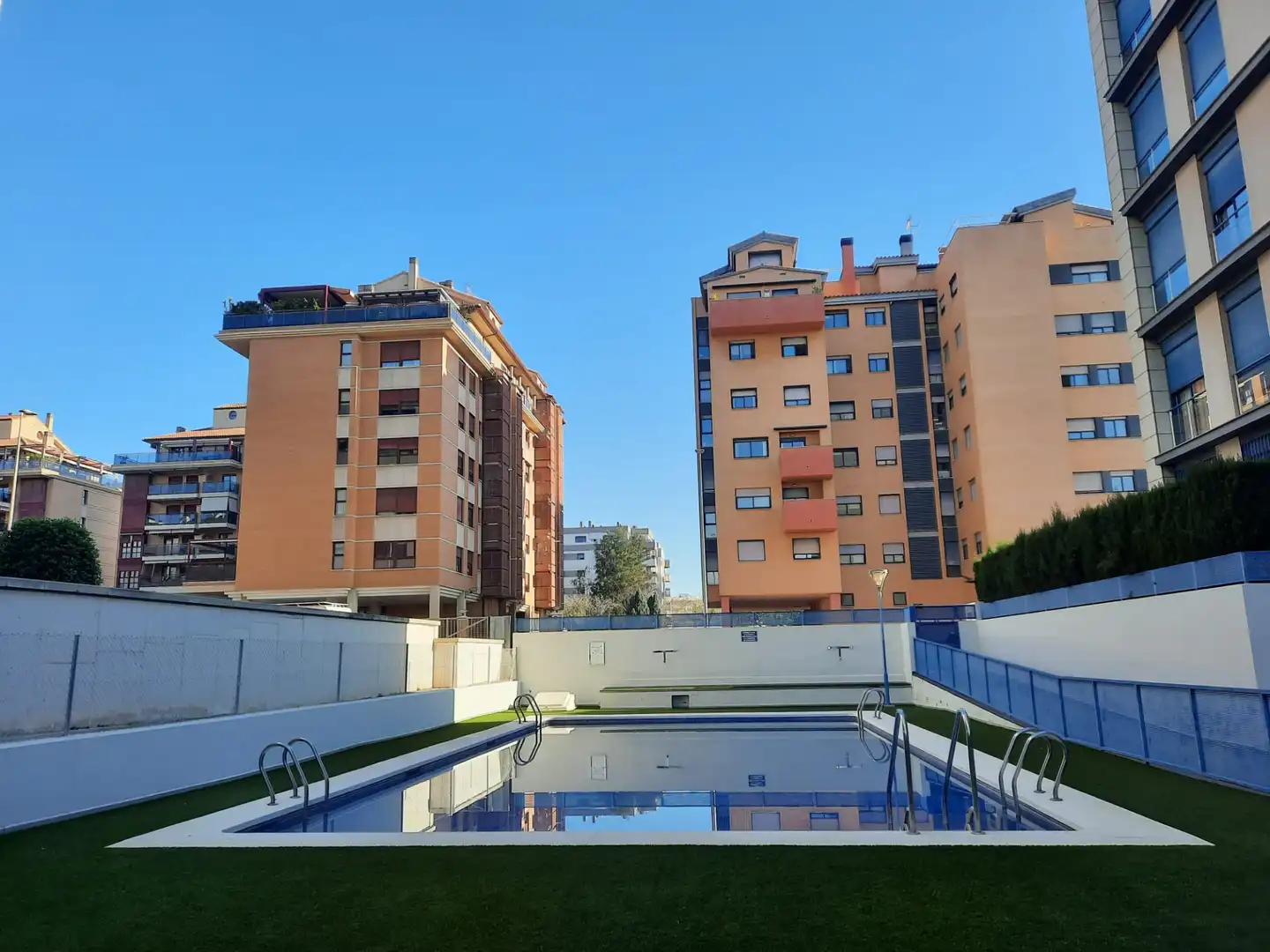 Piscina de Pis en venda en Castellón de la Plana / Castelló de la Plana amb Jardí privat, Parquet i Terrassa