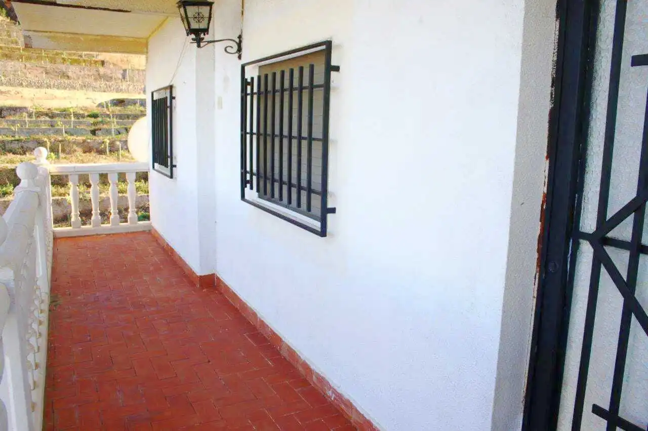 Casa adosada en venda a Llaurí