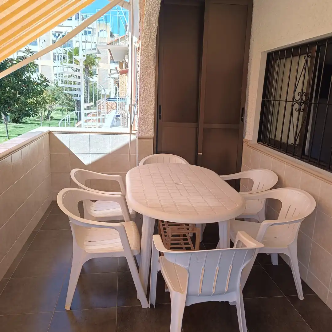 Terraza de Apartamento de alquiler en La Pobla de Farnals con Aire acondicionado, Calefacción y Jardín privado