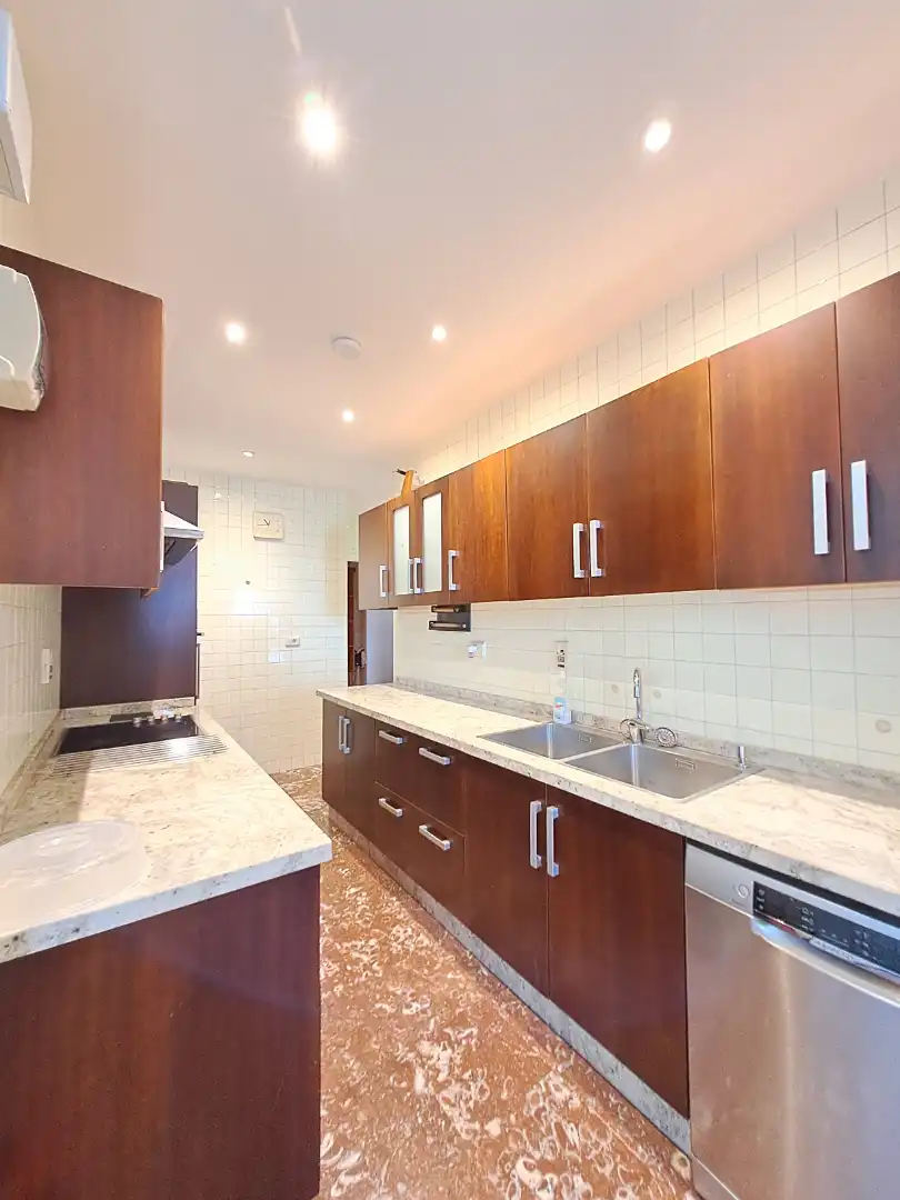 Cocina de Piso de alquiler en A Coruña Capital  con Calefacción, Terraza y Amueblado