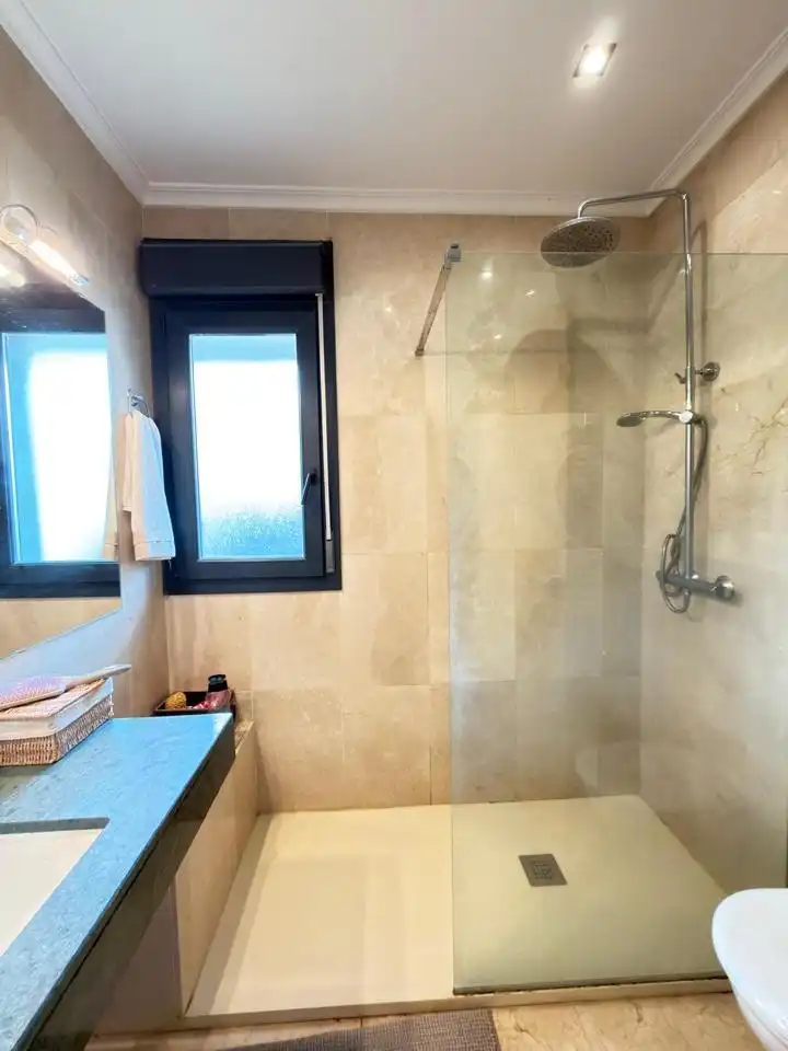 Baño de Casa o chalet en venta en Burgos con Calefacción, Jardín privado y Trastero