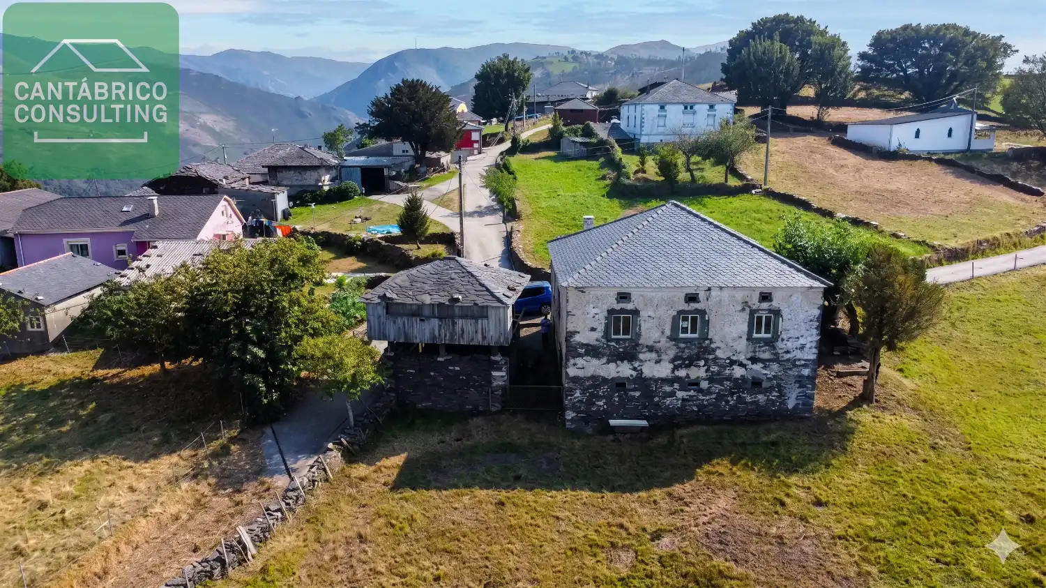 Vista exterior de Casa o xalet en venda en Villayón amb Moblat
