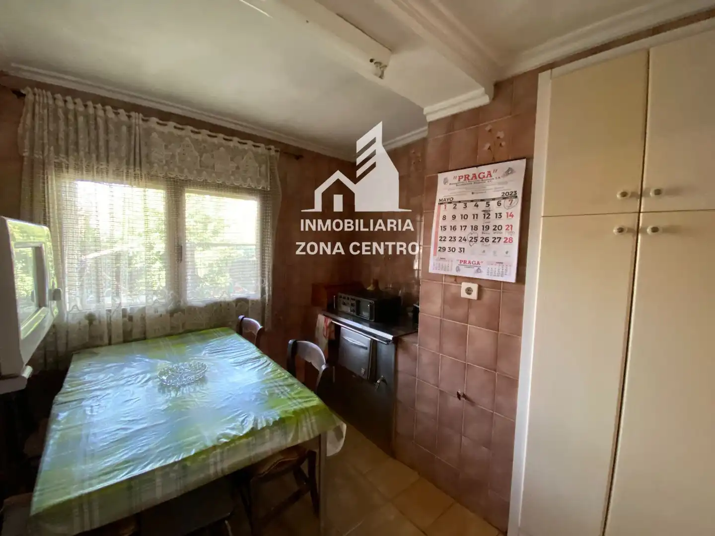 Vista exterior de Casa adosada en venta en Baltanás con Calefacción, Jardín privado y Amueblado