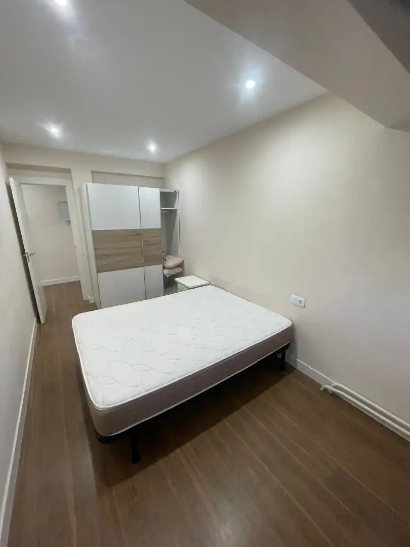 Bedroom of Flat for rent in Cuenca  with Air Conditioner, Heating and Parquet flooring