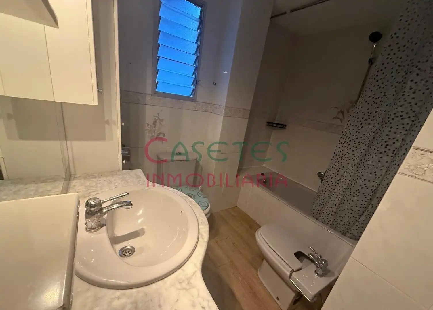 Baño de Piso en venta en Paterna con Aire acondicionado, Calefacción y Trastero
