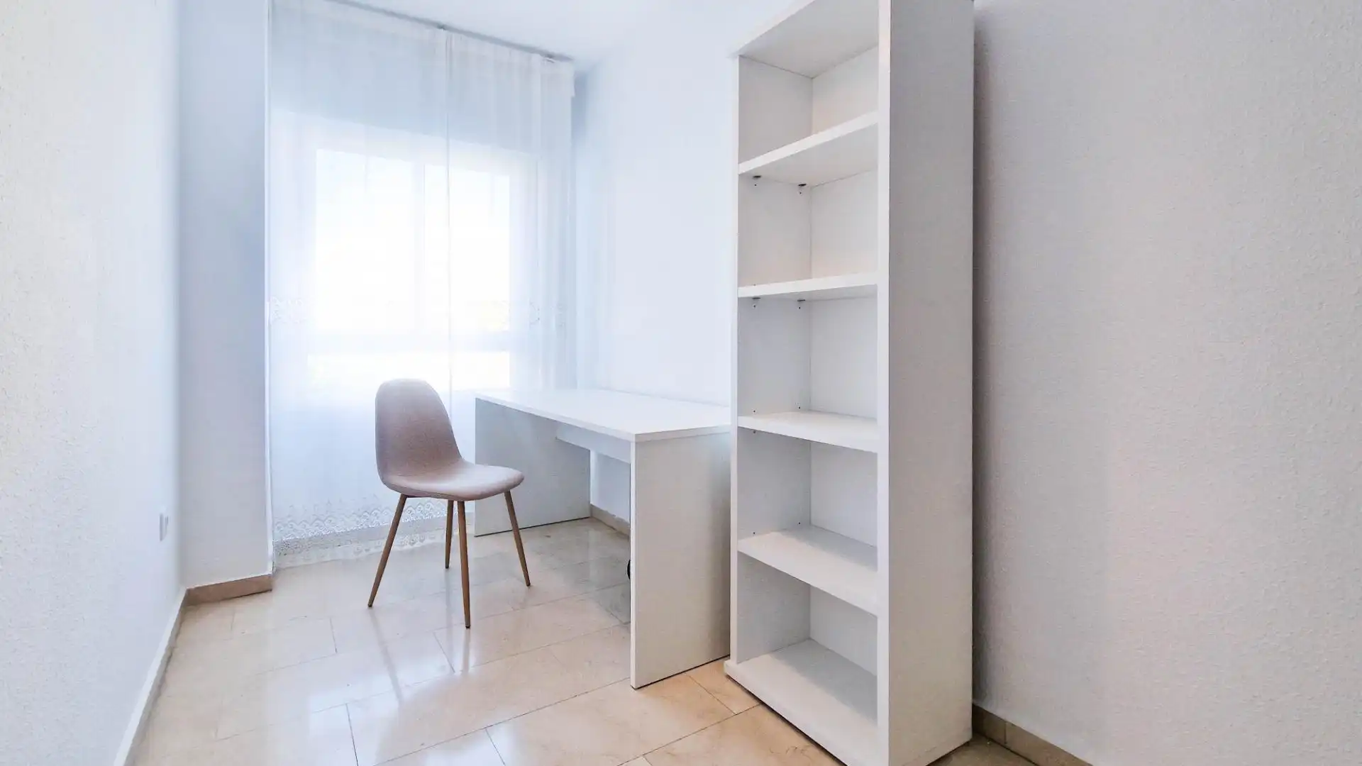 Habitación de Apartamento de alquiler en Badajoz con Amueblado