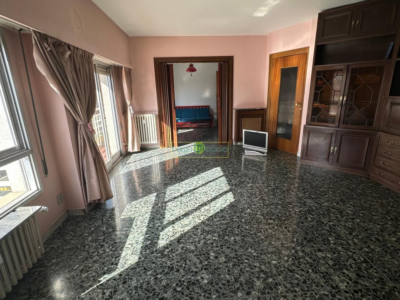 Sala d'estar de Pis en venda en León Capital  amb Calefacció i Terrassa