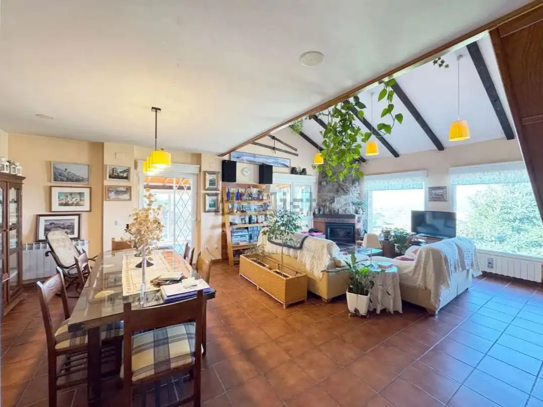 Sala de estar de Finca rústica en venta en Béjar con Calefacción, Jardín privado y Parquet