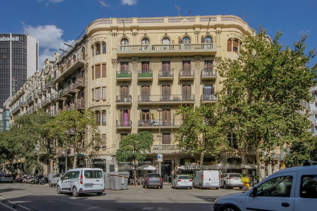 Vista exterior de Local en venda en  Barcelona Capital
