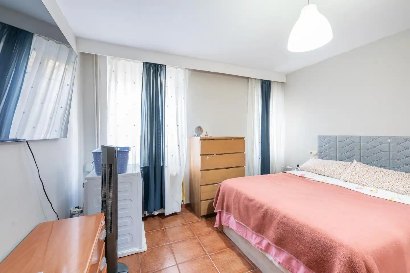 Habitación de Planta baja en venta en Oviedo  con Calefacción y Amueblado