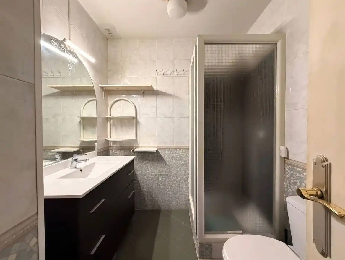 Bathroom of Flat for sale in Alcalá de Henares  with Heating