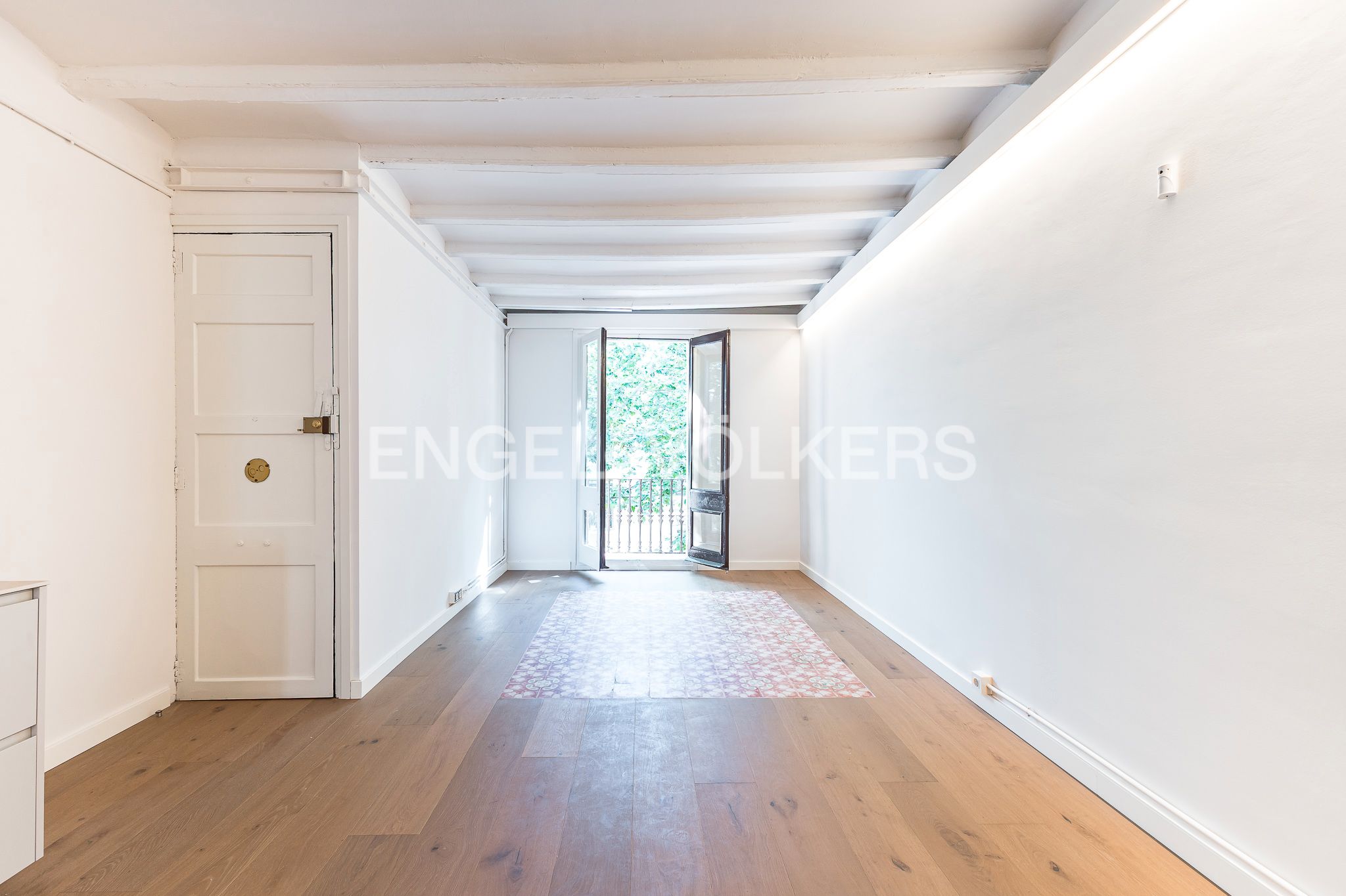 Exterior view of Apartment for sale in  Barcelona Capital  with Air Conditioner, Heating and Parquet flooring