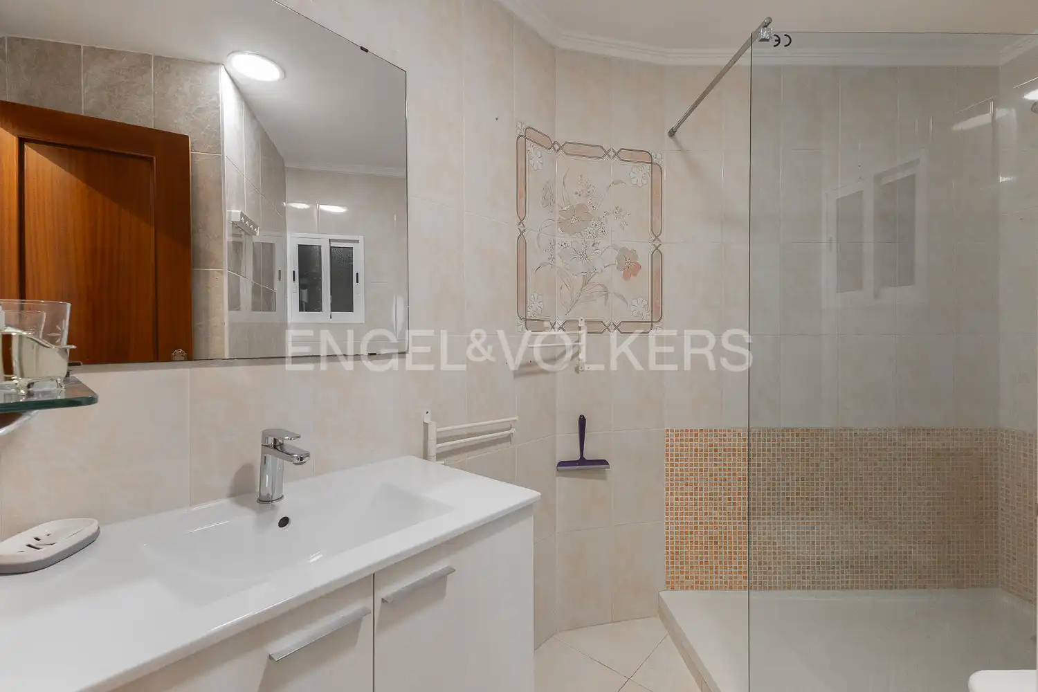 Bathroom of Flat for rent in Valencia  with Air Conditioner, Heating and Furnished