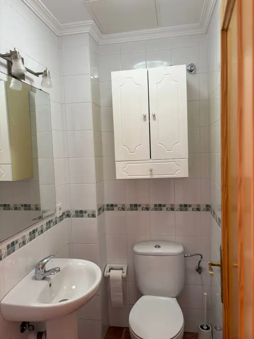 Baño de Casa adosada de alquiler en Algeciras con Terraza, Amueblado y Horno