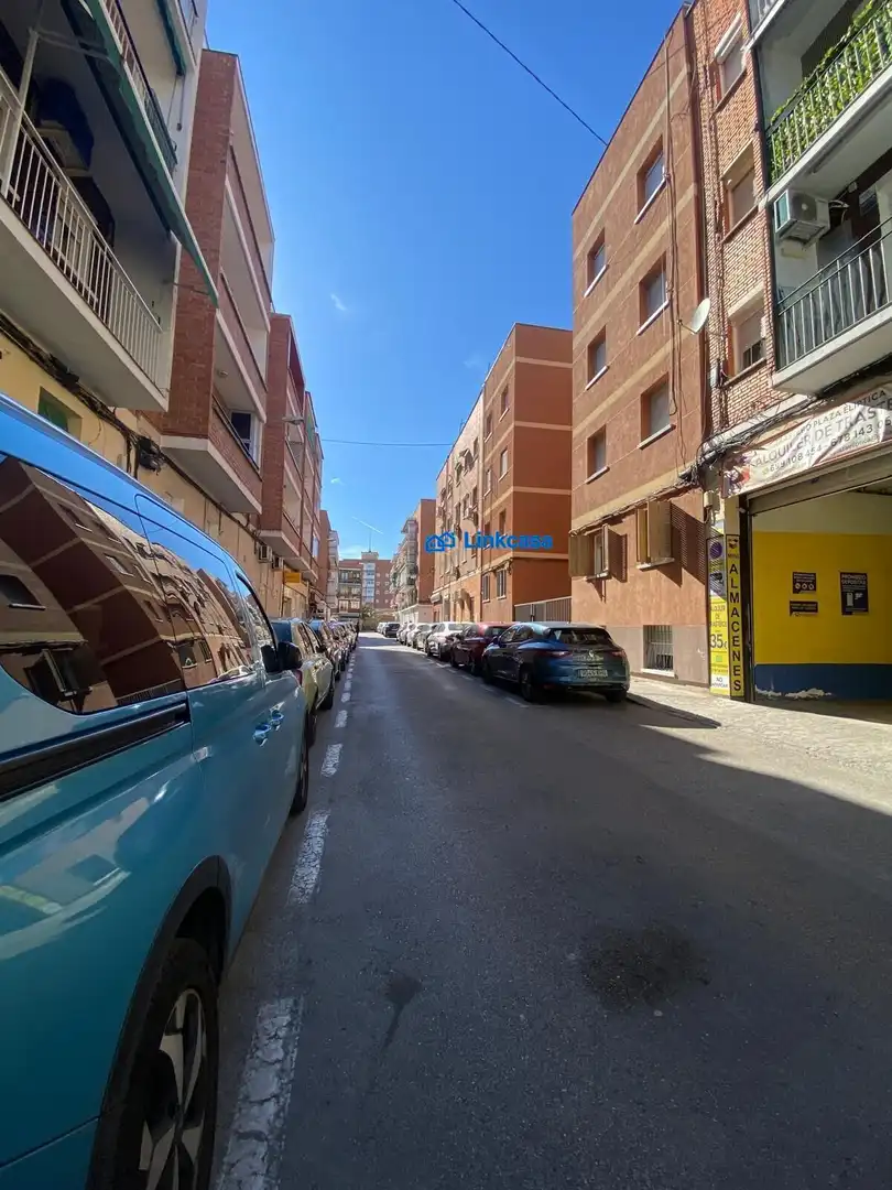 Vista exterior de Pis en venda en Madrid amb Calefacció, Parquet i Terrassa