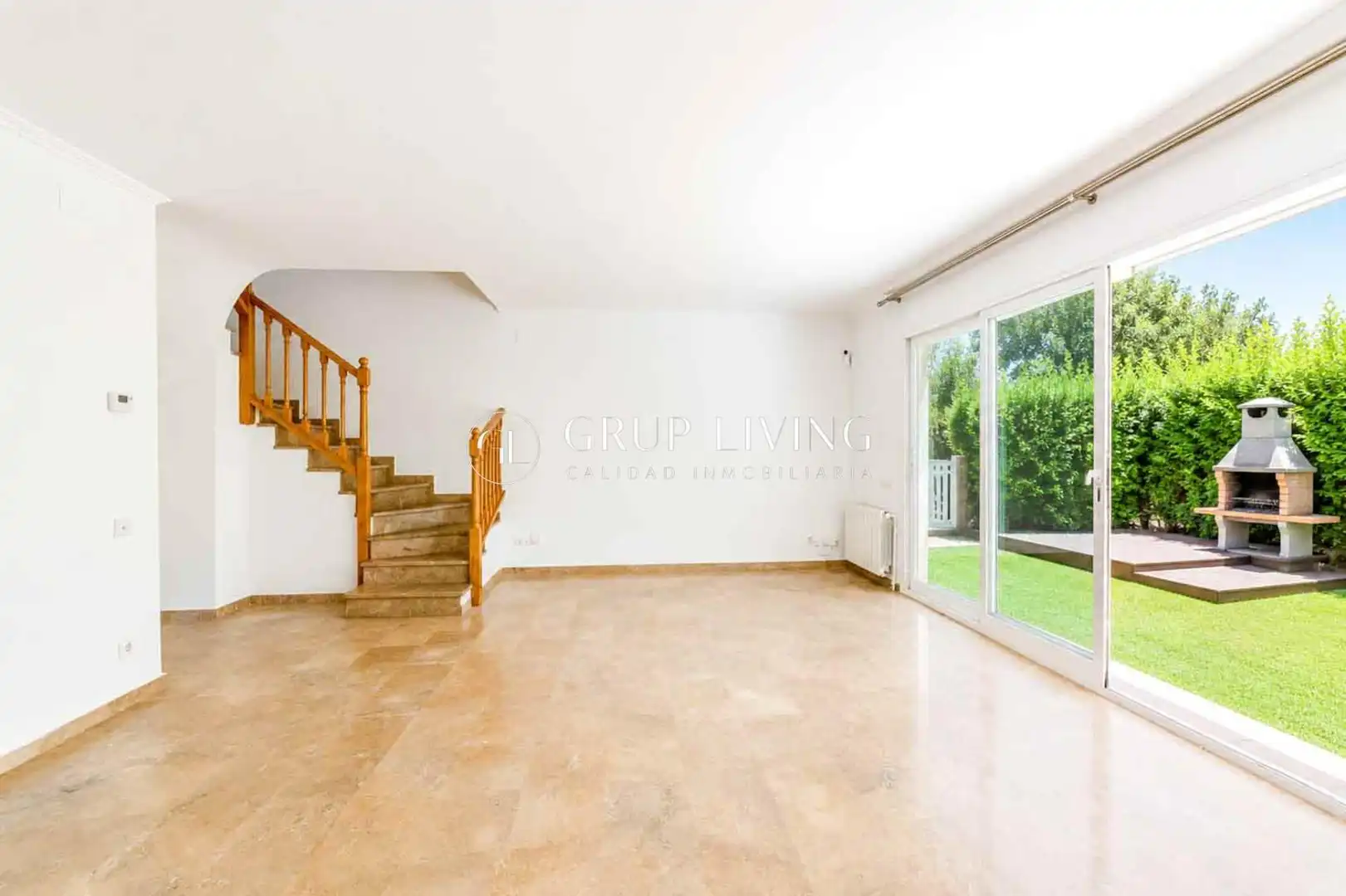 Casa amb terrassa en venda a Can Girona - Terramar - Vinyet, imagen 3