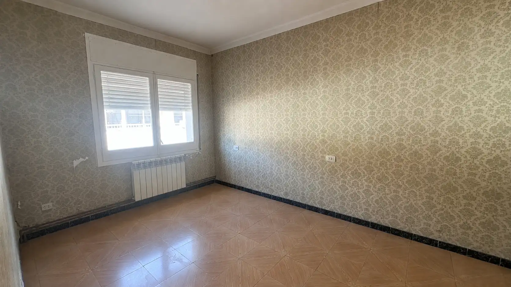 Dormitori de Casa adosada en venda en Sant Joan Les Fonts amb Calefacció, Terrassa i Forn
