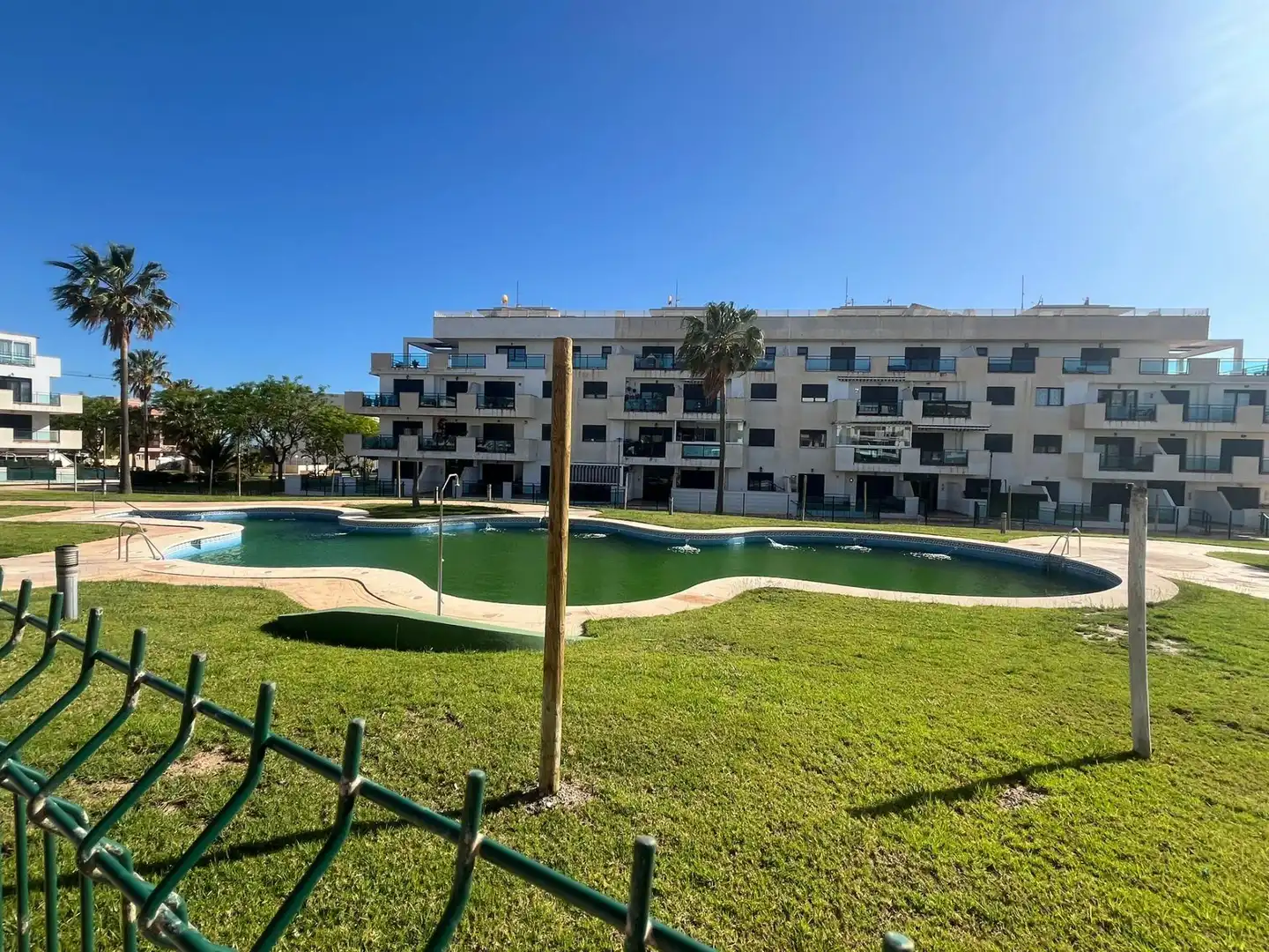 Piscina de Planta baja en venta en Almería con Aire acondicionado, Jardín privado y Terraza