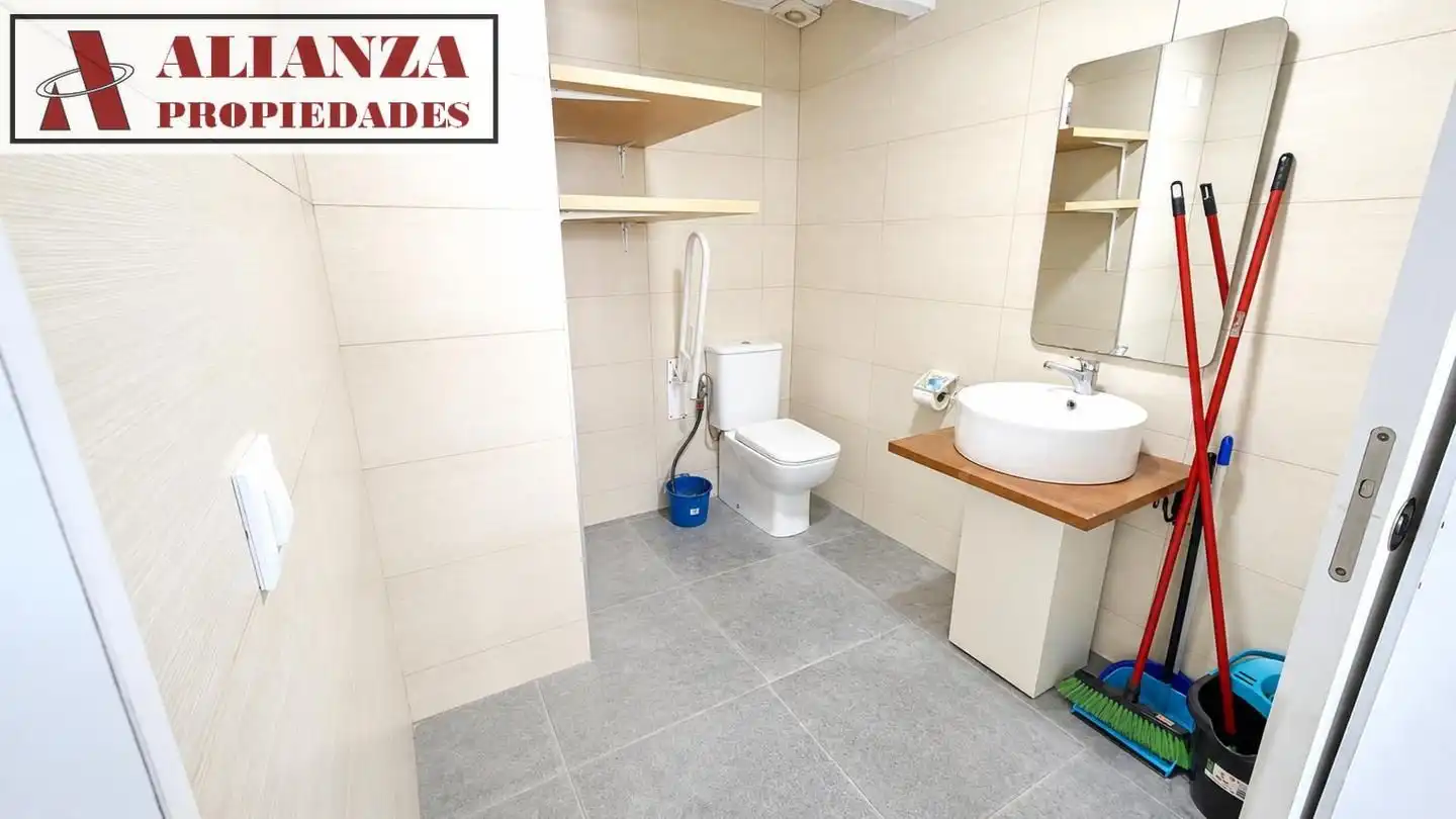 Baño de Local de alquiler en Málaga