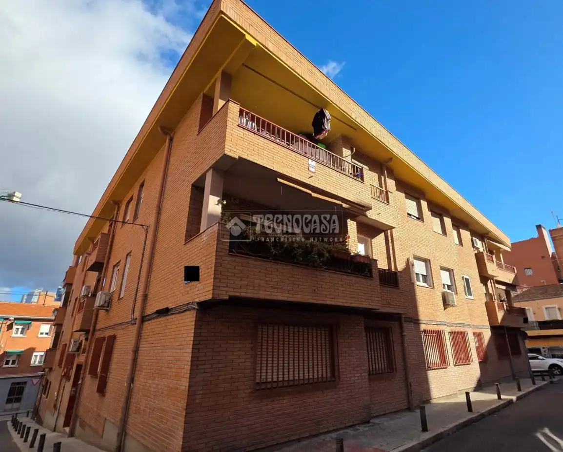 Vista exterior de Piso en venta en Madrid con Calefacción y Terraza
