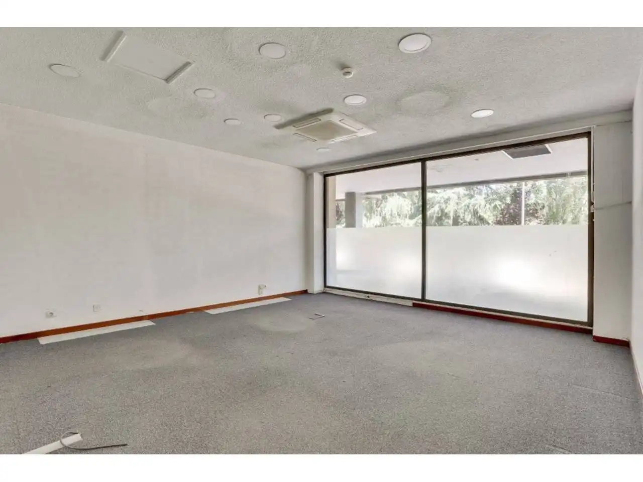 Office for rent in Madrid  with Air Conditioner and Alarm