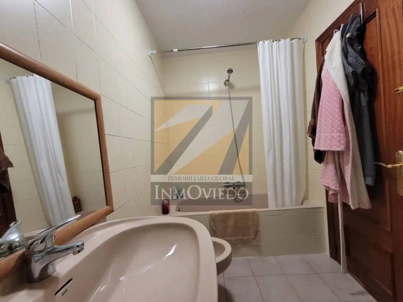 Badezimmer von Wohnung zur Miete in Oviedo  mit Heizung