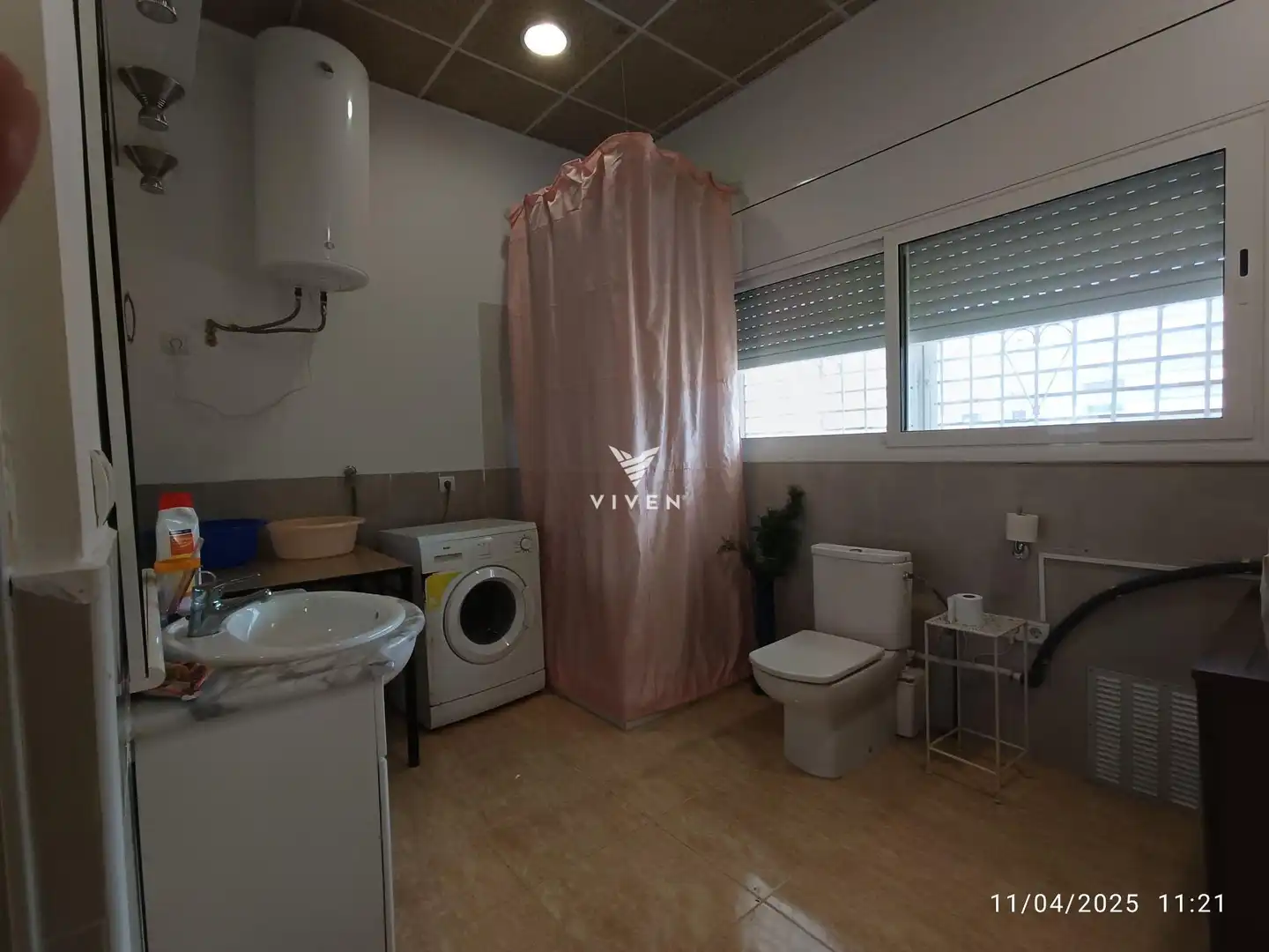 Badezimmer von Einfamilien-Reihenhaus zum Verkauf in Olivella mit Heizung, Privatgarten und Terrasse