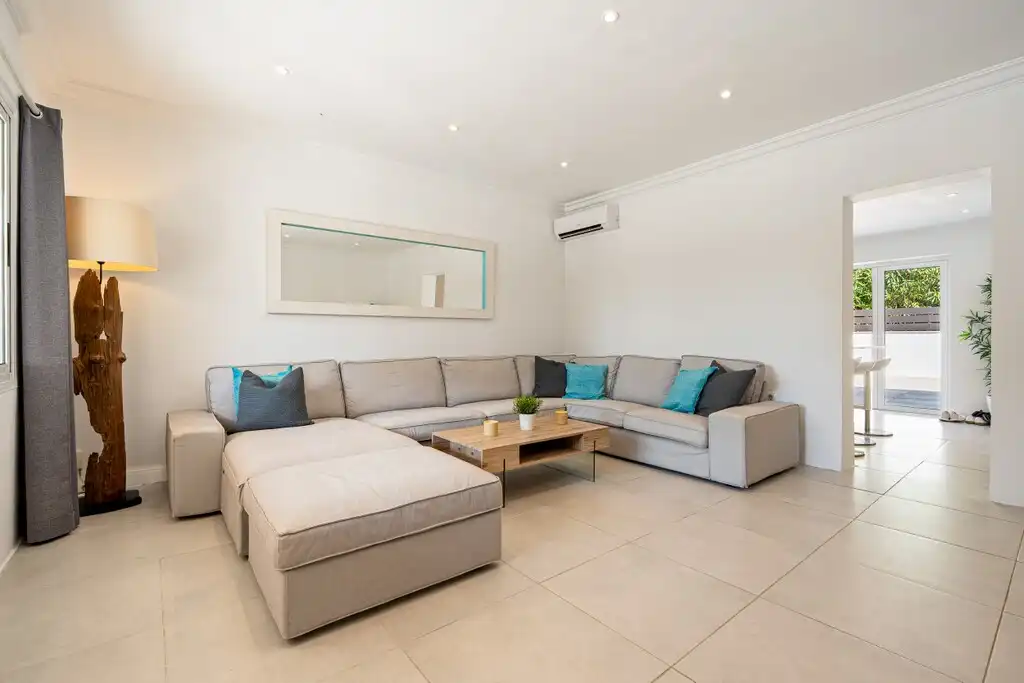 Sala d'estar de Casa o xalet en venda en Alcúdia amb Aire condicionat, Jardí privat i Terrassa