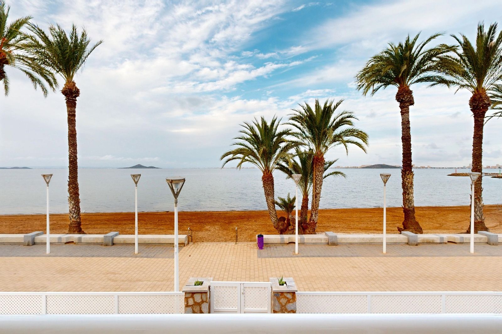 Vista exterior de Casa o xalet de lloguer en Cartagena amb Calefacció, Jardí privat i Parquet