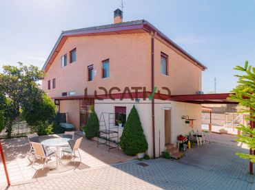 Adossat amb piscina en venda a Quijorna