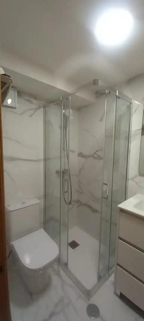 Bany de Pis de lloguer en Gijón  amb Calefacció, Parquet i Moblat