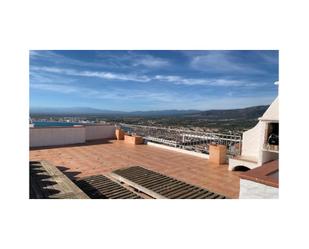 Vista exterior de Dúplex en venda en Roses amb Aire condicionat, Terrassa i Piscina comunitària