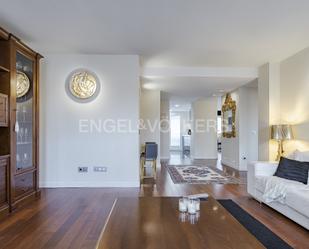 Living room of Duplex to rent in  Madrid Capital  with Air Conditioner, Heating and Parquet flooring