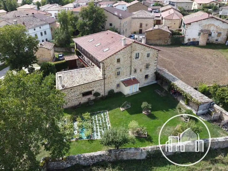 Vista exterior de Casa o chalet en venta en Merindad de Sotoscueva con Calefacción, Terraza y Balcón
