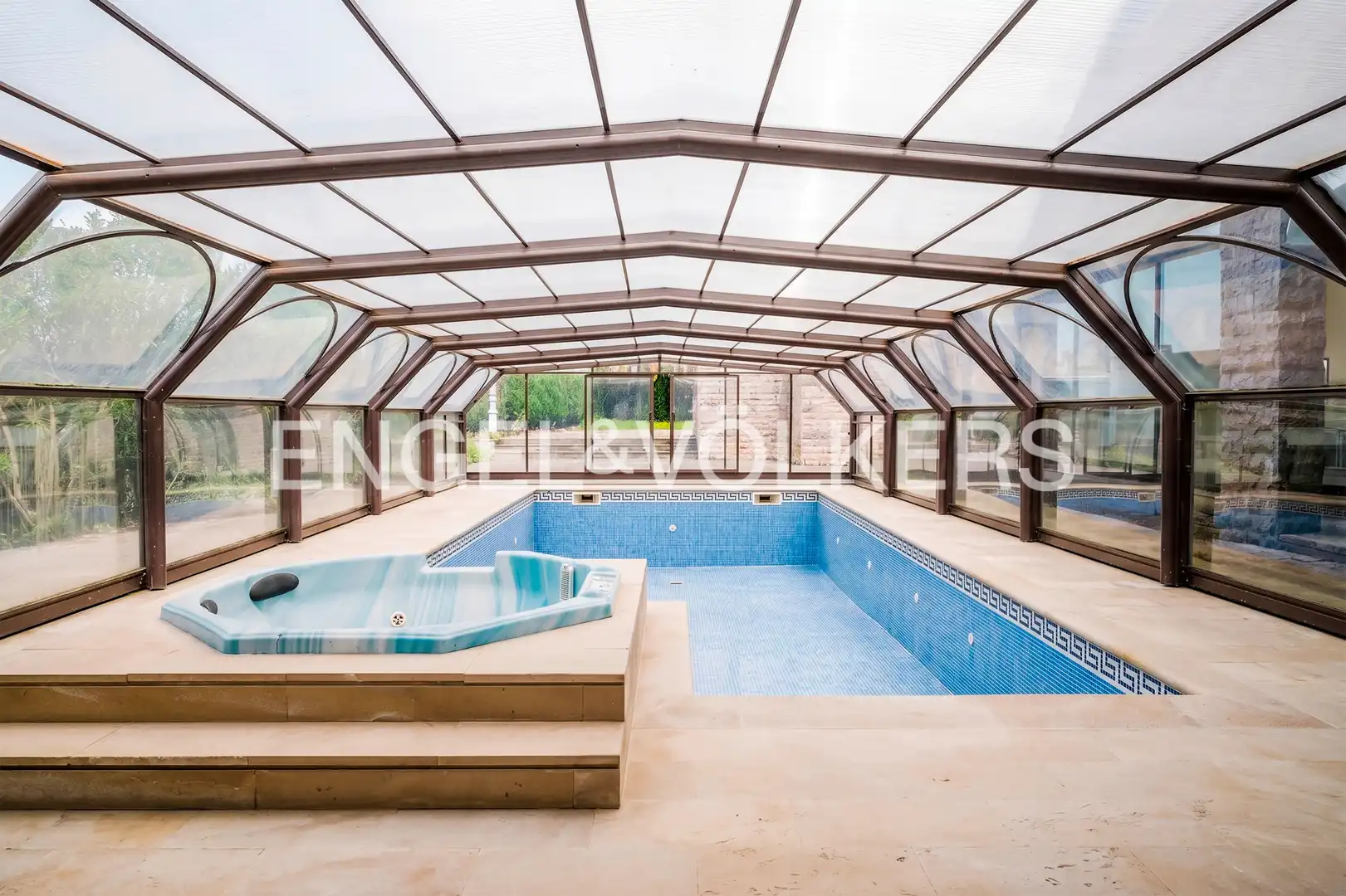 Piscina de Finca rústica en venta en Hendaye con Aire acondicionado, Calefacción y Jardín privado