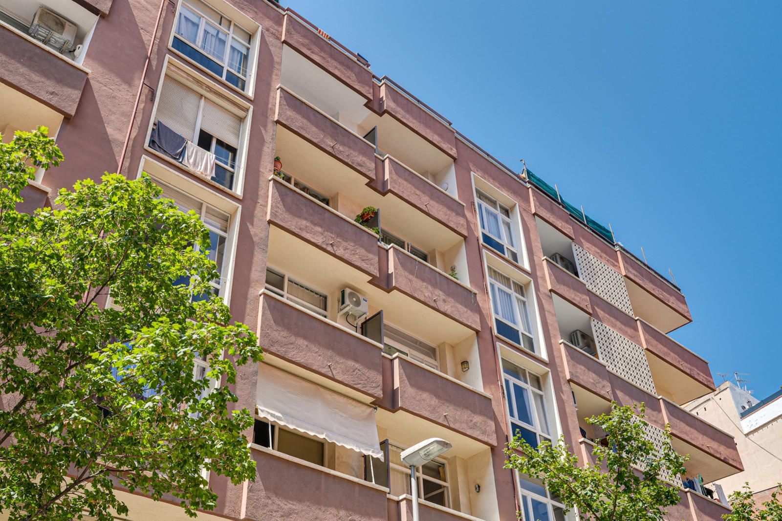 Exterior view of Flat for sale in  Barcelona Capital  with Terrace and Balcony