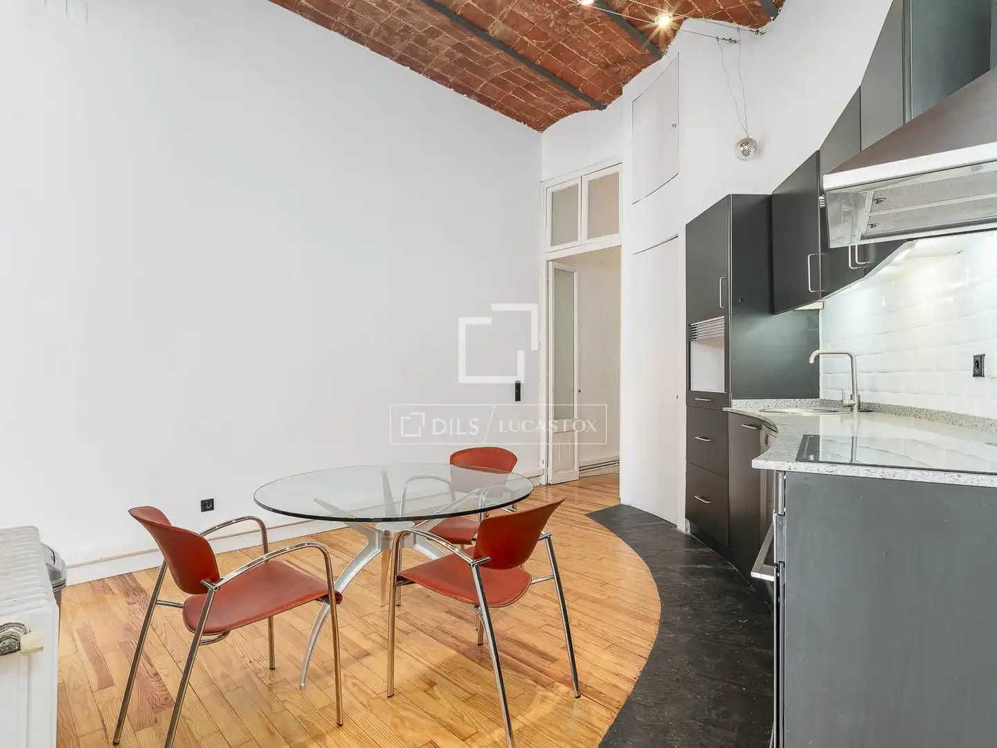 Kitchen of Flat for sale in Barcelona  with Air Conditioner, Terrace and Storage room