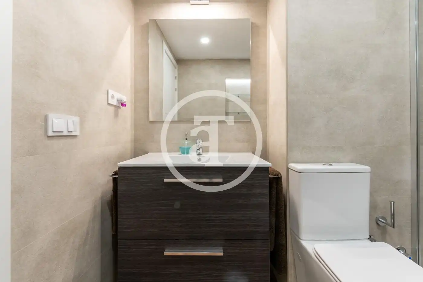 Badezimmer von Wohnung zur Miete in Madrid mit Klimaanlage, Heizung und Möbliert