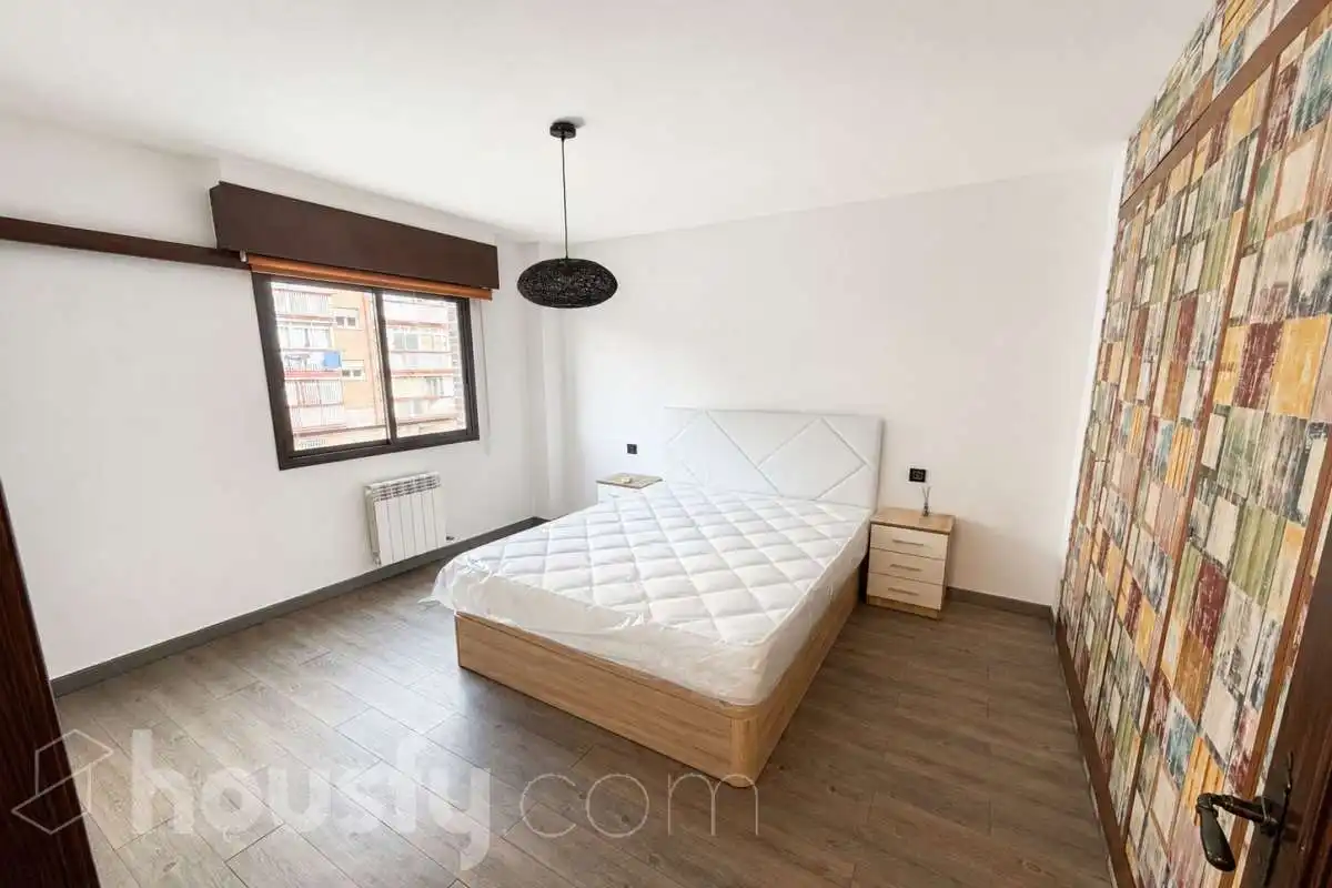 Bedroom of Flat for rent in Madrid  with Air Conditioner, Heating and Parquet flooring