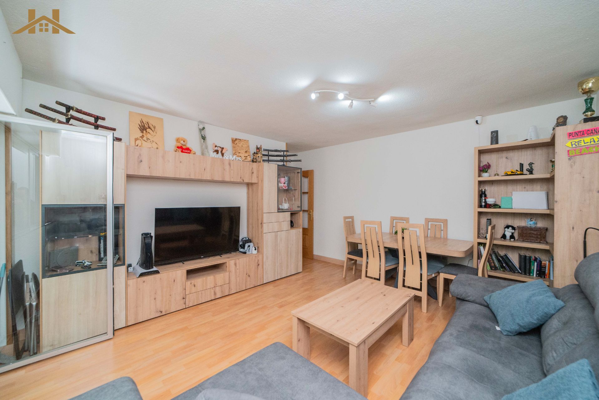 Living room of Flat for sale in Fuenlabrada  with Parquet flooring, Terrace and Oven