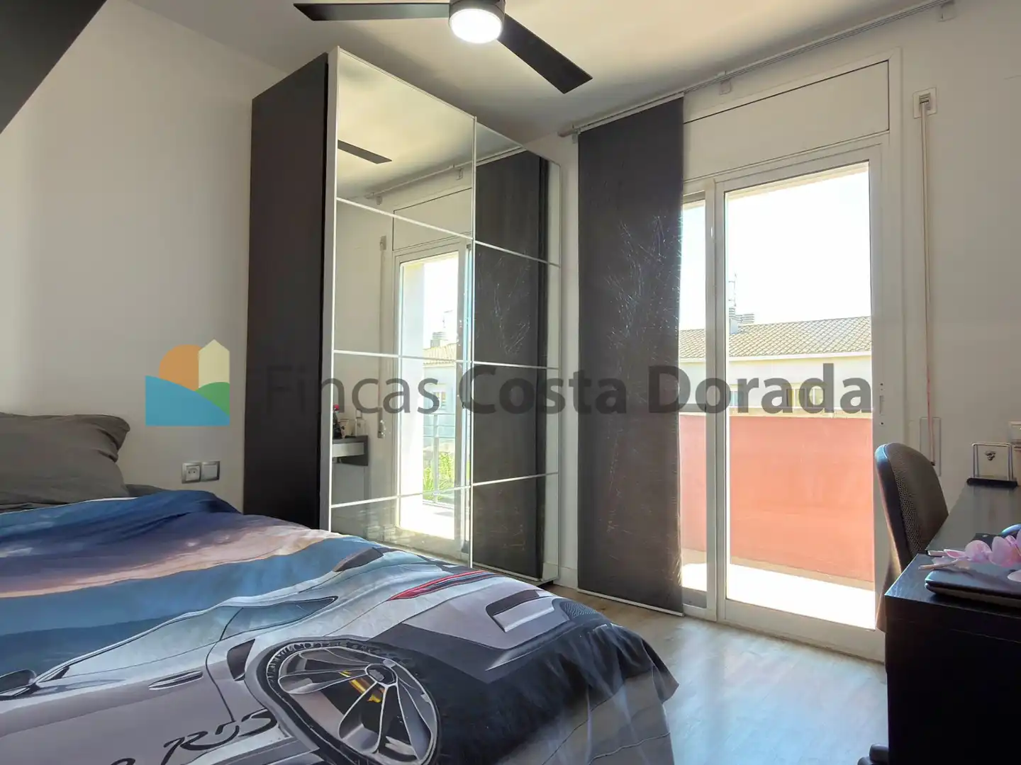 Dormitori de Casa adosada en venda en Cubelles amb Aire condicionat, Calefacció i Jardí privat